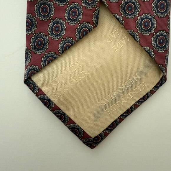 Tom James Hand Made Silk Tie Burgundy Medallion Geometric Pattern - Picture 4 of 7